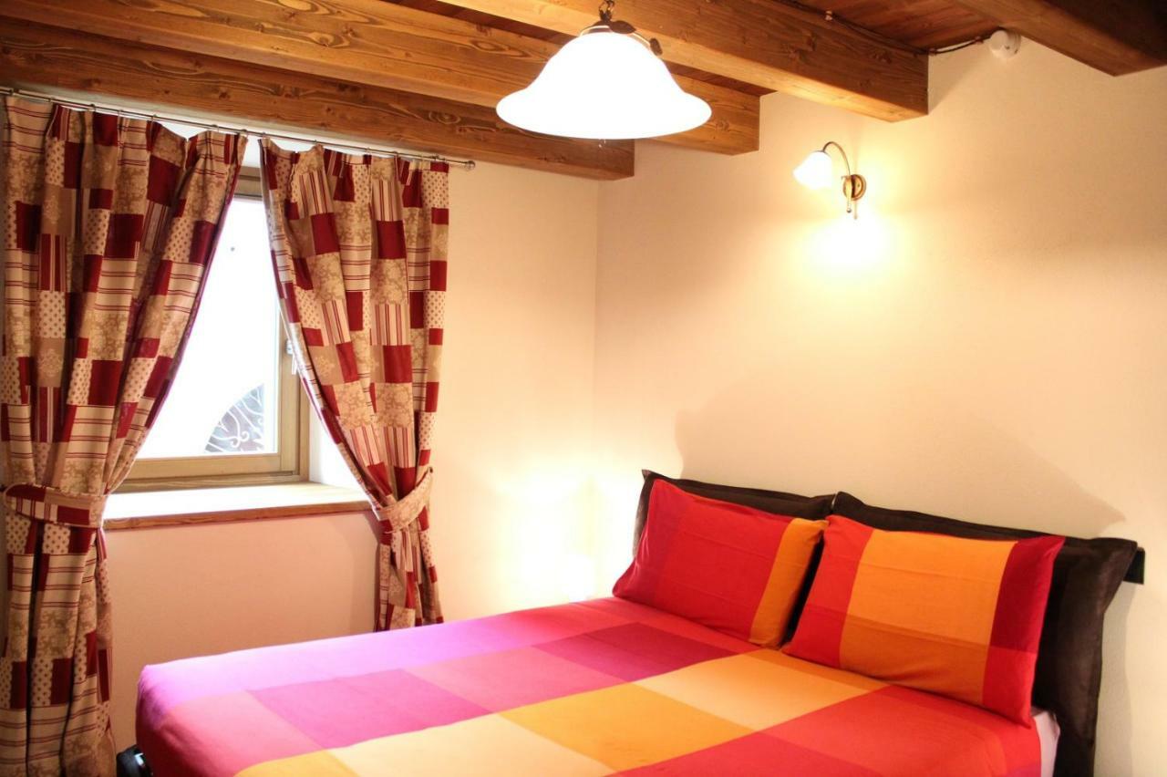 L'Atelier Du Temps - Les Greniers Appartements Aosta Exterior photo
